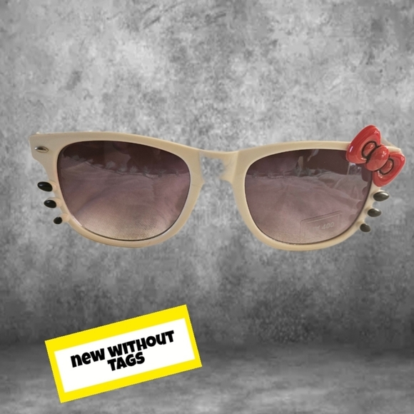 NWOT/ CUTE LADIES RETRO FASHION HELLO KITTY SUNGLASSES W/ BOW AND WHISKERS - Picture 1 of 4